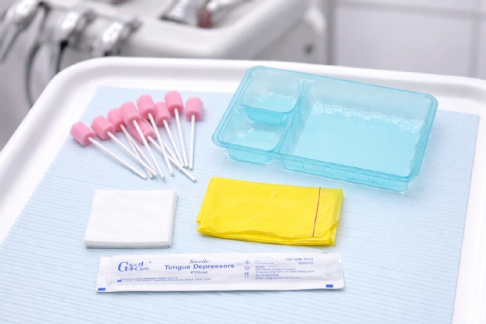 Oral Hygiene Standard Procedure Pack Yellow Non-Sterile – Foam Swabs, Gauze & Tray – RML101-406