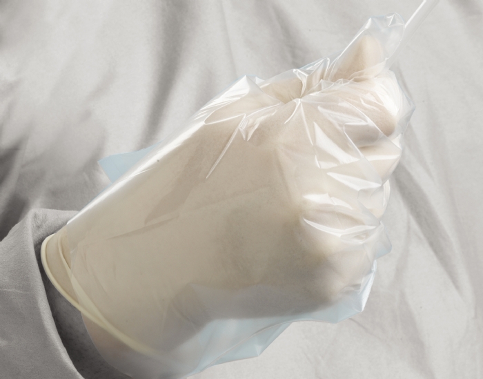 GS641 Clear co-polymer powder free sterile disposable glove